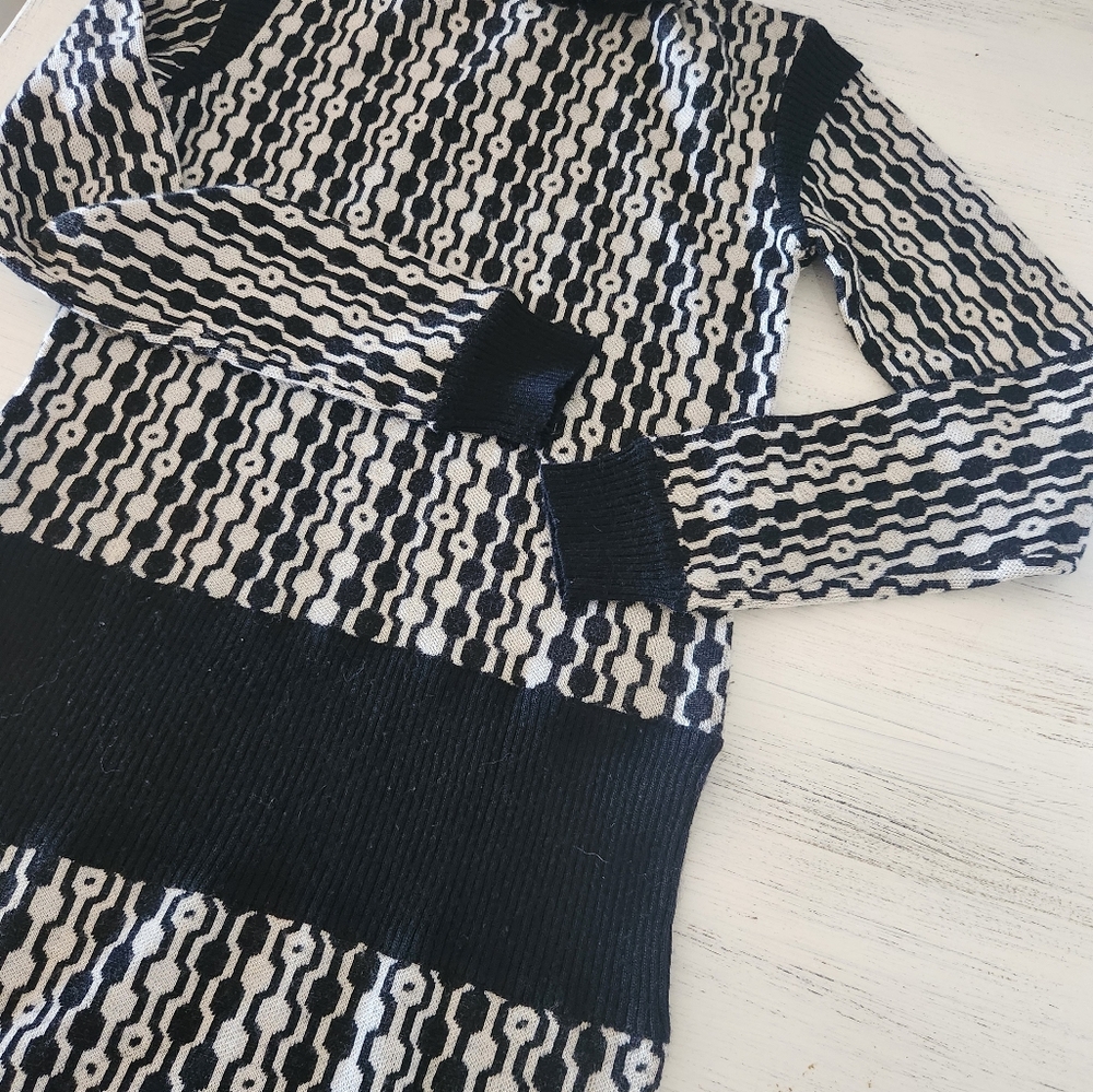 Turtle neck black and white wool/acrylic winter dress